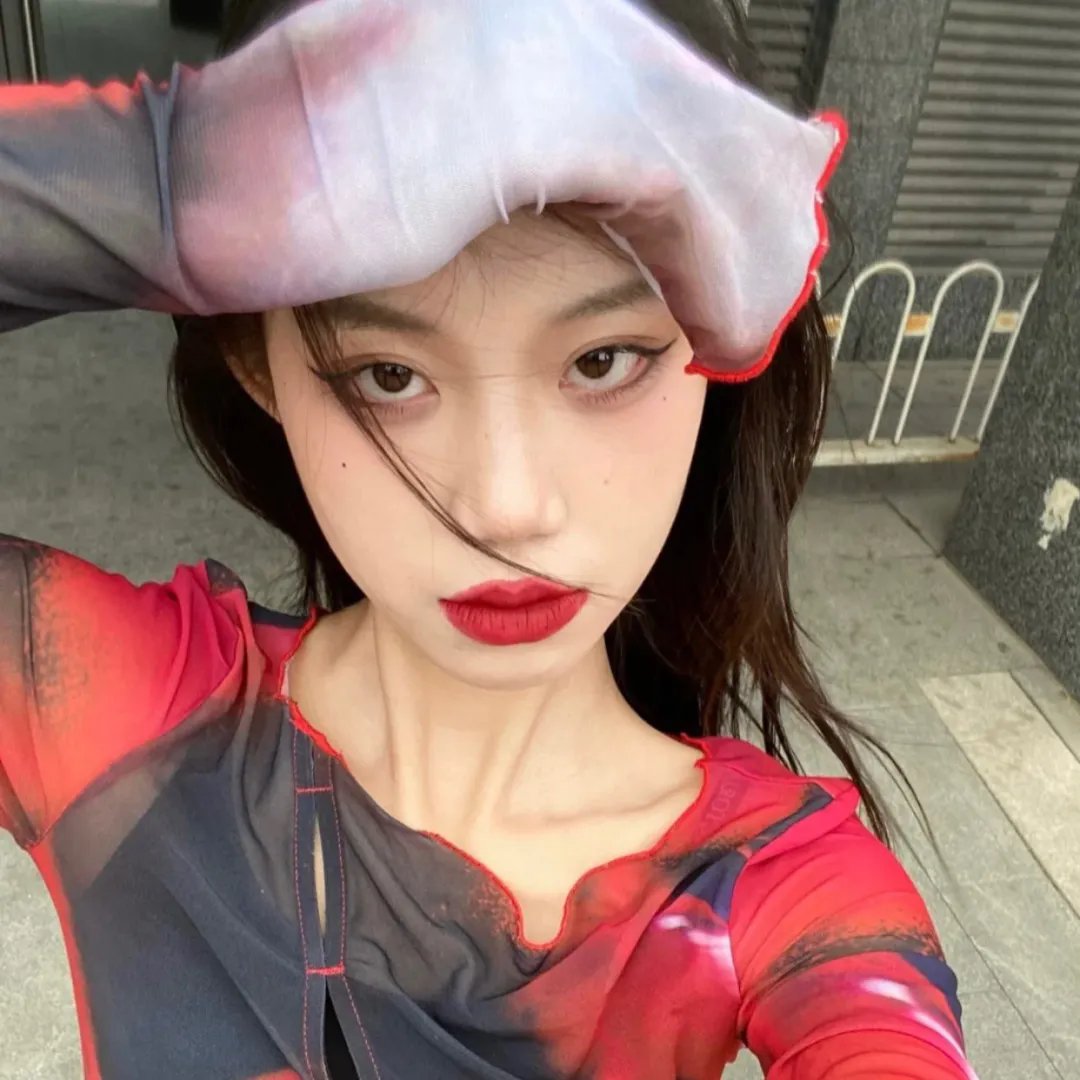 镜中的女孩